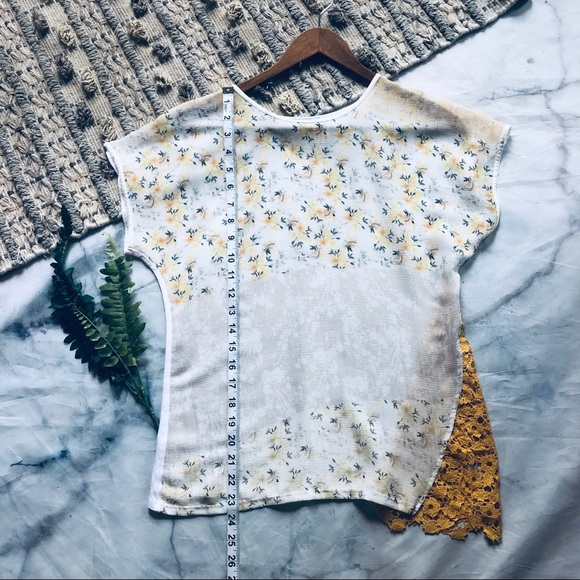 Zara Floral & Lace Paneled Top (S) - Picture 6 of 7